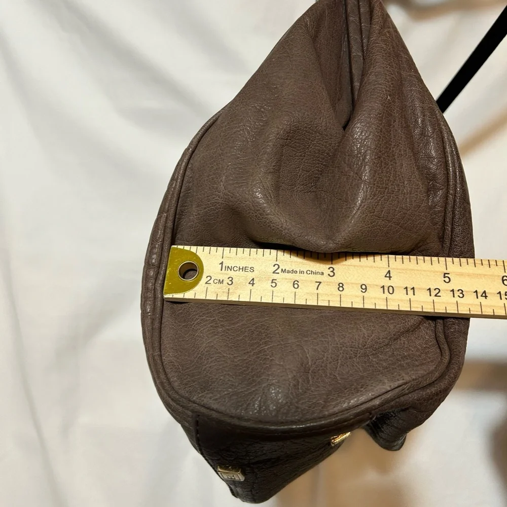 Elliott Lucca excellent used